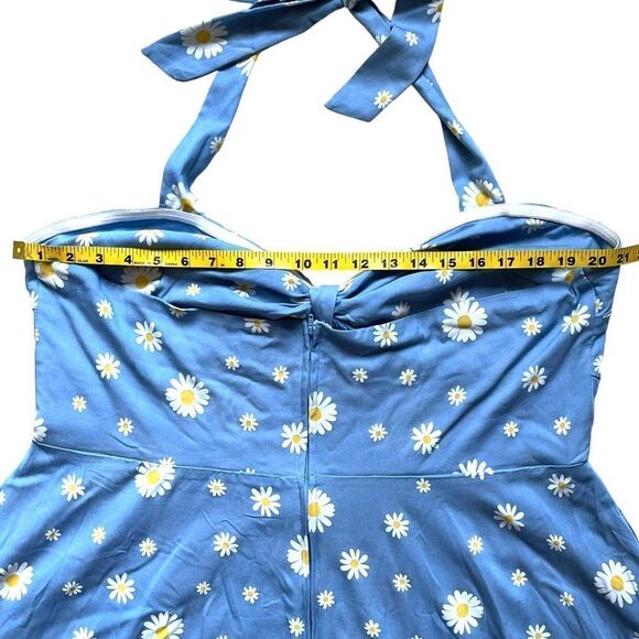 UNIQUE VINTAGE 50s Daisy Halter Swing Dress in Blue and White 1X - Picture 9 of 12